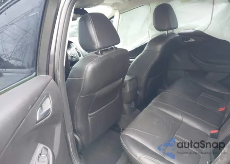 2013 Ford Focus Se z USA, uszkodzony, nr VIN 1FADP3F2XDL117375